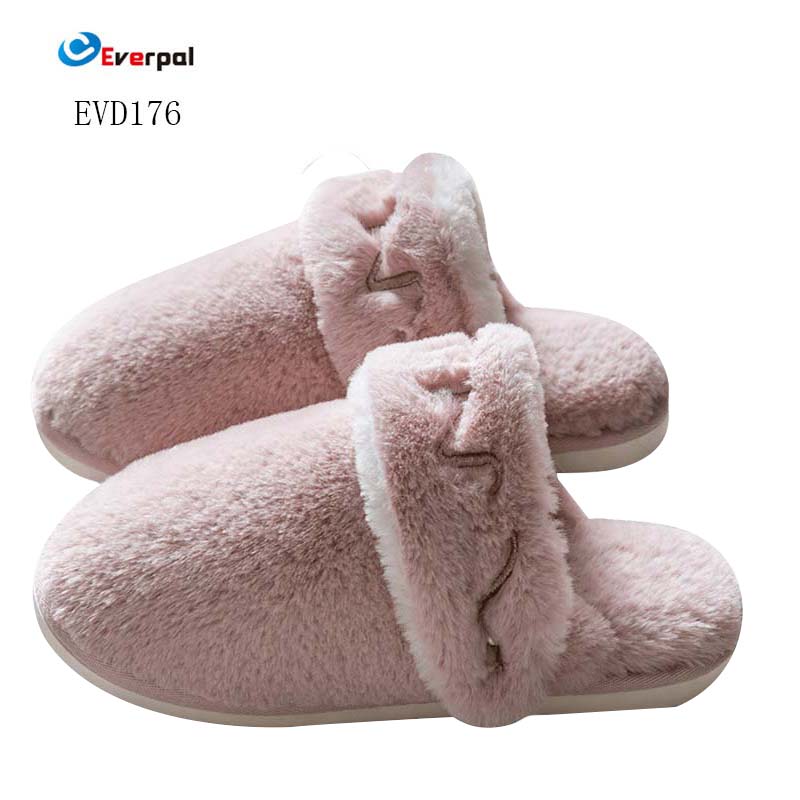 Anong materyal ang mabuti para sa plush panloob na tsinelas?